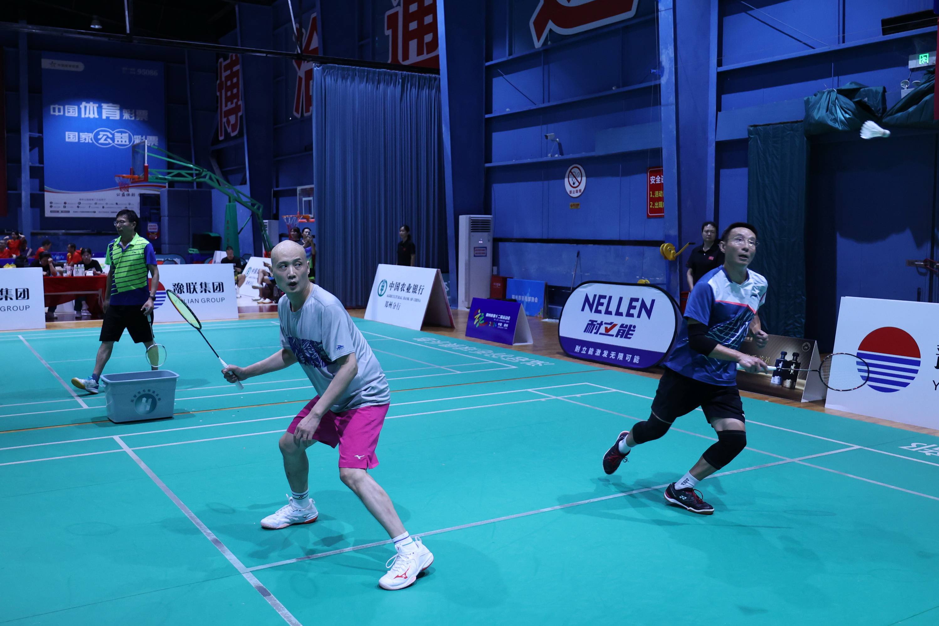 华体会网站-羽毛球双打大战，赛事激烈火花四溅的简单介绍